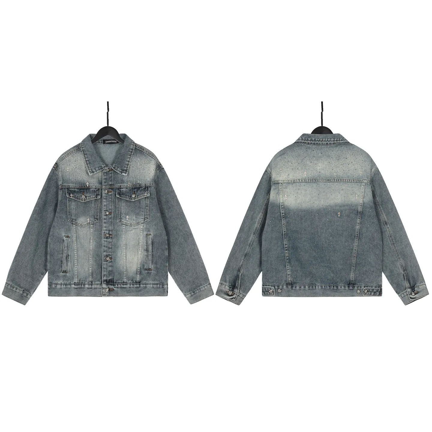 P270 💰 Chrome Hearts Chrome Hearts Cross Hot Diamond Denim Jacket OS version can be worn by both men and women! The fabric is made of twill gauze cotton fabric! The texture is clear and smooth, not easy to wrinkle or fade! The embroidery process is complex and repetitive. There are more than 20 leather labels. It takes 6 repeated embroidery steps to complete the back body. The requirements for the embroidery machine are very strict, and the distance is 45 cm! It won’t work if the spacing is too big, and it won’t work if it’s too small! We make clothes with care, and every detail must be restored one to one! The hardware is all carved and cast, and they are all genuine from the original factory! This piece of clothing consumes a lot of material, with more than 3 meters of material used for one piece of clothing! After the garment is made, it needs to be fixed at high temperature, washed at a water temperature of more than 70 degrees, and softened by adding softener to make the upper body softer and smoother! There is a flap on the sleeve that can be stored into short sleeves! Adapt it to that understanding Color: Picture color Size: S-M-L-XL